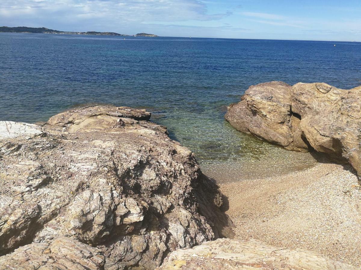 T2 climatisé domaine de la Coudoulière devant la plage, terrasse vue mer au milieu de la pinède au calme sans vis à vis dernier étage Six-Fours-les-Plages Exterior foto
